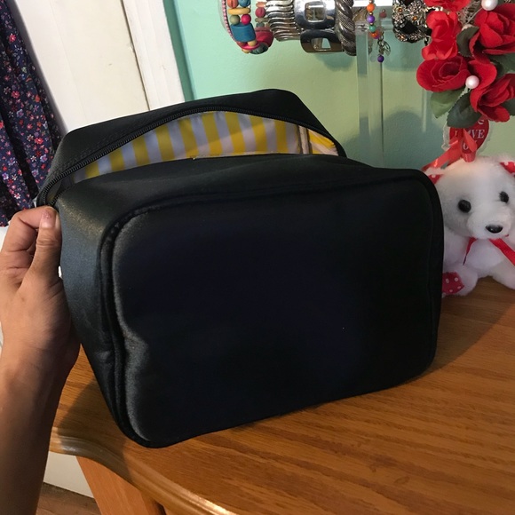 Georgio Beverly Hills Cosmetics storage - Picture 5 of 5